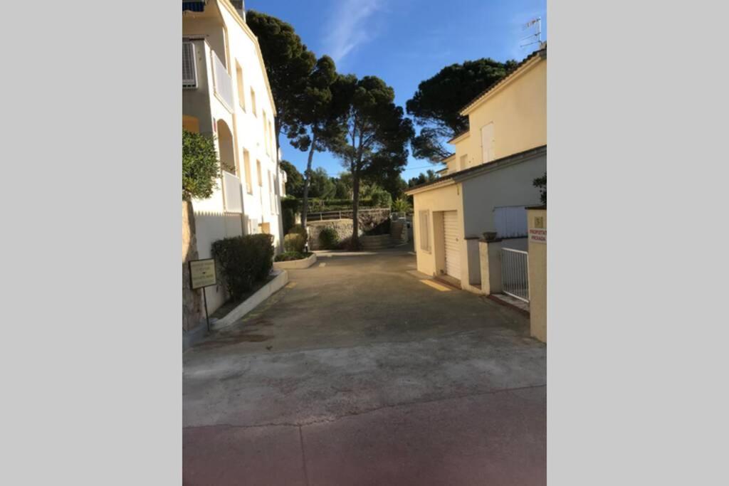 Luxury 4 Bed Apartment On Coastal Footpath At Cap Ras Llança Εξωτερικό φωτογραφία