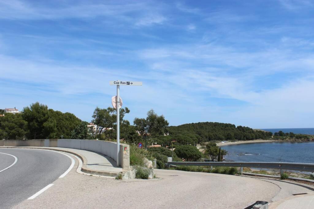Luxury 4 Bed Apartment On Coastal Footpath At Cap Ras Llança Εξωτερικό φωτογραφία