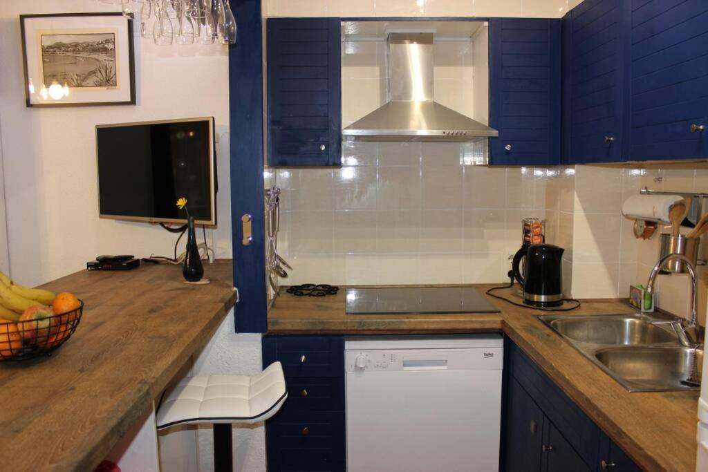 Luxury 4 Bed Apartment On Coastal Footpath At Cap Ras Llança Εξωτερικό φωτογραφία